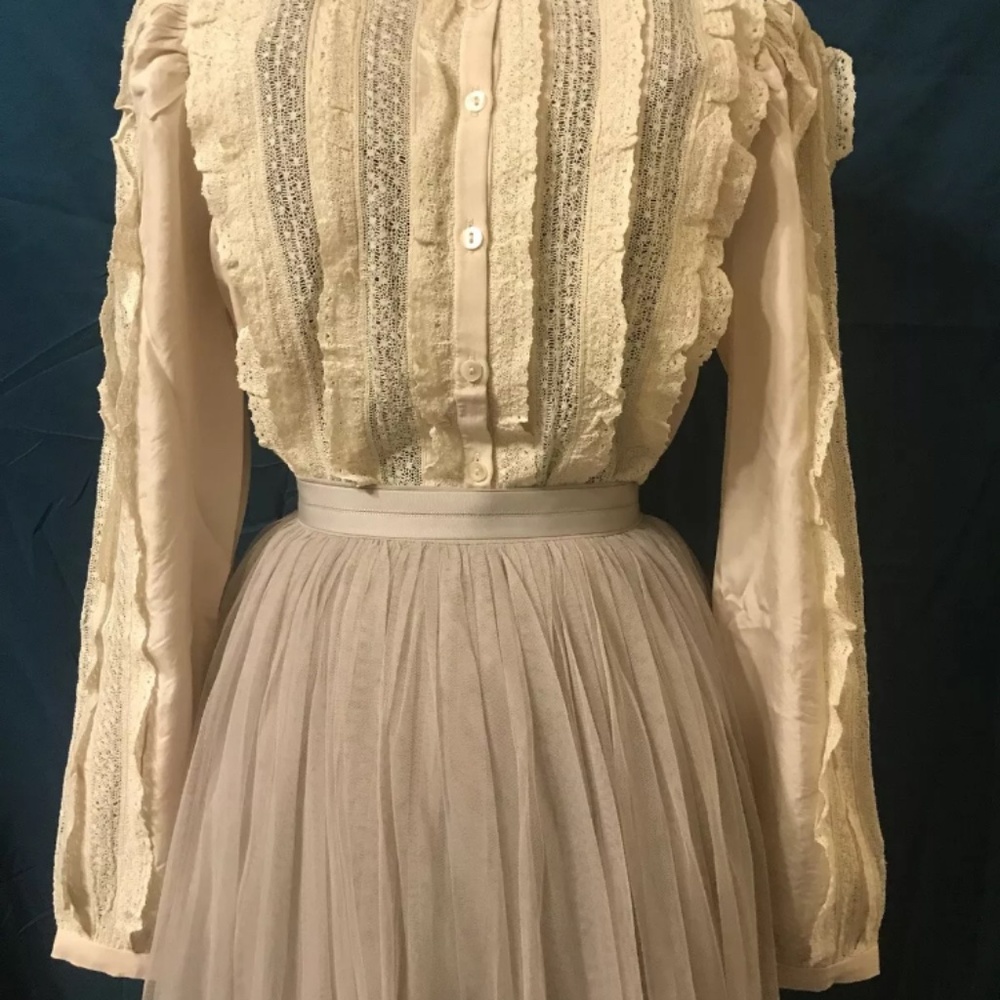 ❣️NWT Needle & Thread Button Down ❣️ - Picture 6 of 8